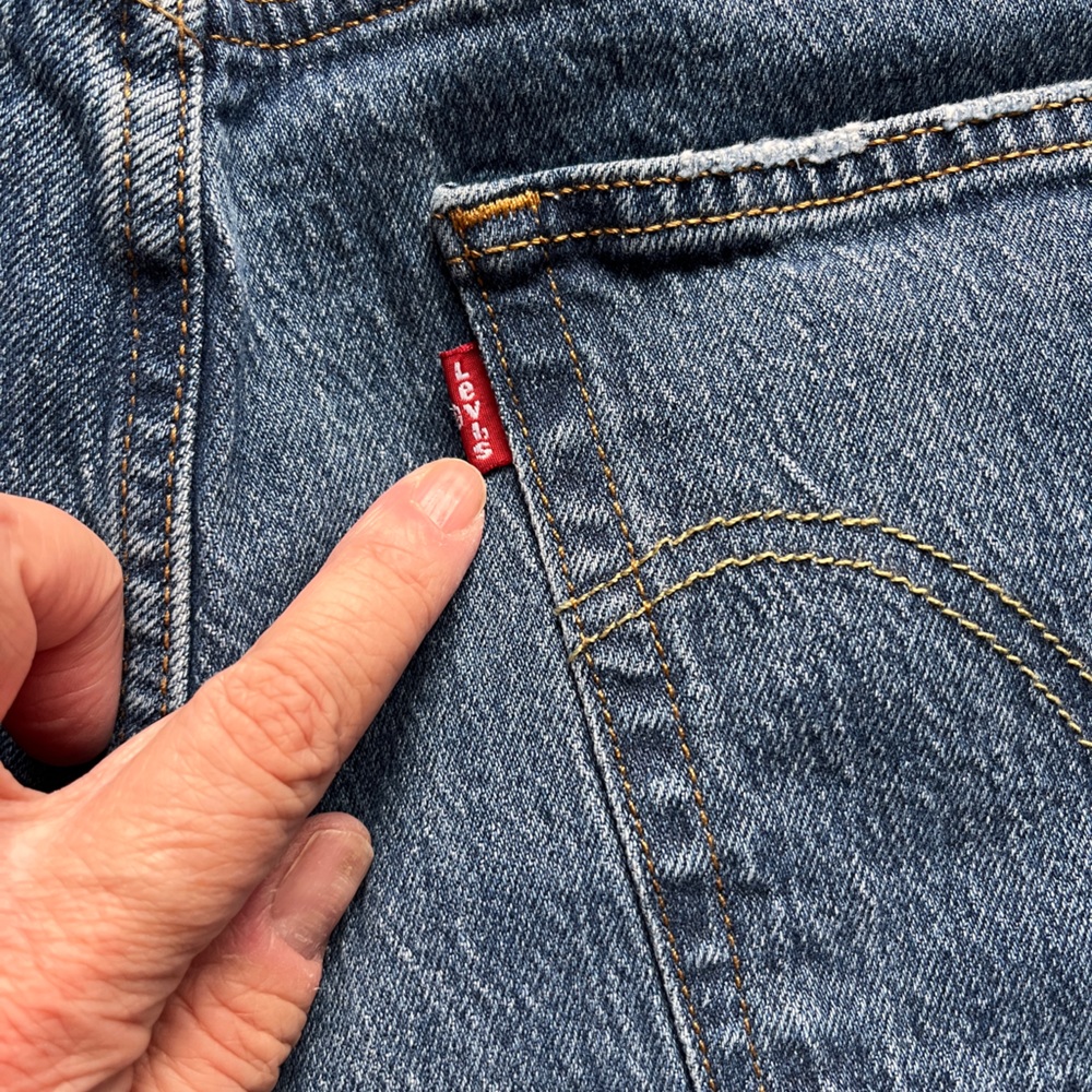 Levi's Blue Jeans 501 with Classic Style - Picture 5 of 10